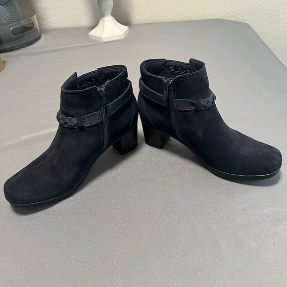 Clarks suede navy size 9 boots - Picture 3 of 5